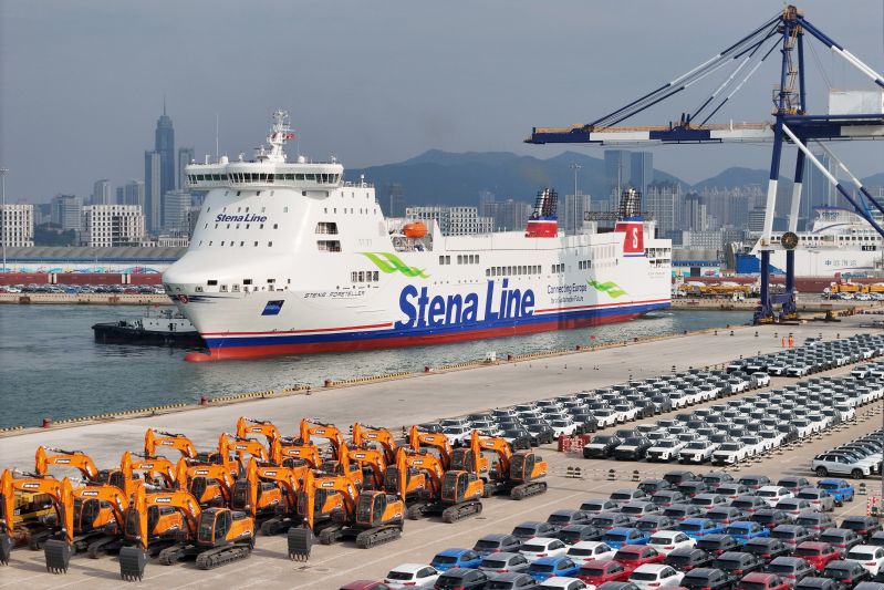 青島膠東機場海關查獲旅客違規(guī)攜帶入境玩偶等物品125件（圖）