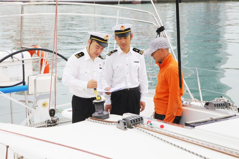 煙臺(tái)海關(guān)查獲違規(guī)攜帶進(jìn)境“三無”減肥產(chǎn)品1121粒（圖）