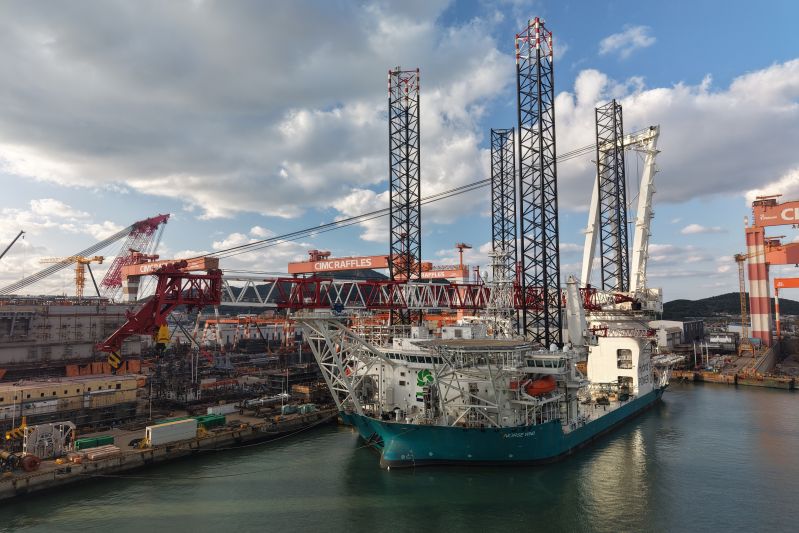 全國首個(gè)非口岸機(jī)場航空運(yùn)輸類海關(guān)監(jiān)管作業(yè)場所轉(zhuǎn)關(guān)貨物總量突破100噸（圖）